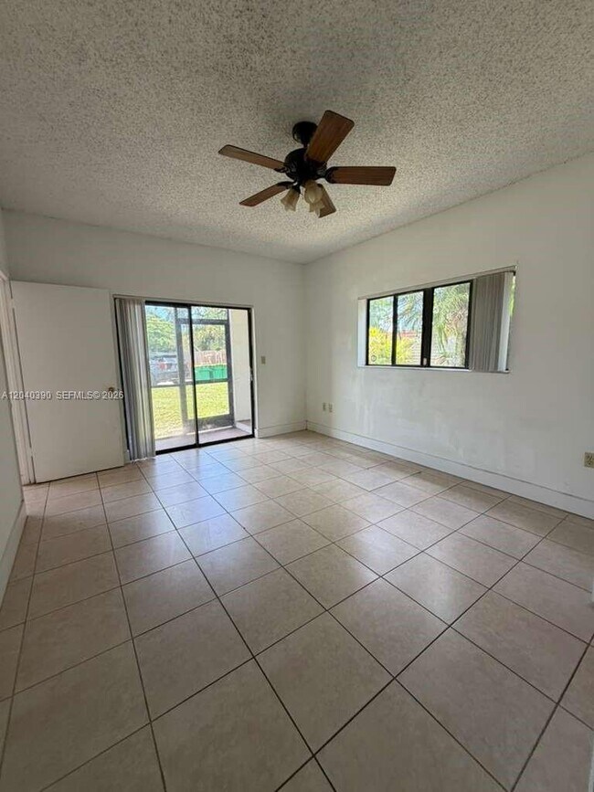 Foto del edificio - 2550 SW 18th Terrace