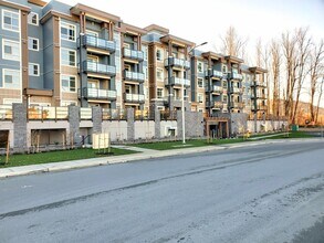 Building Photo - 45562 Airport Rd