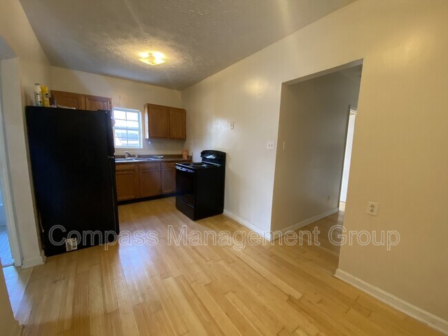 Foto del edificio - 2062 E 5th Ave