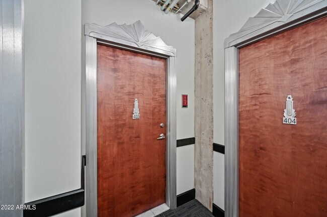 Foto del edificio - 114 W Adams St