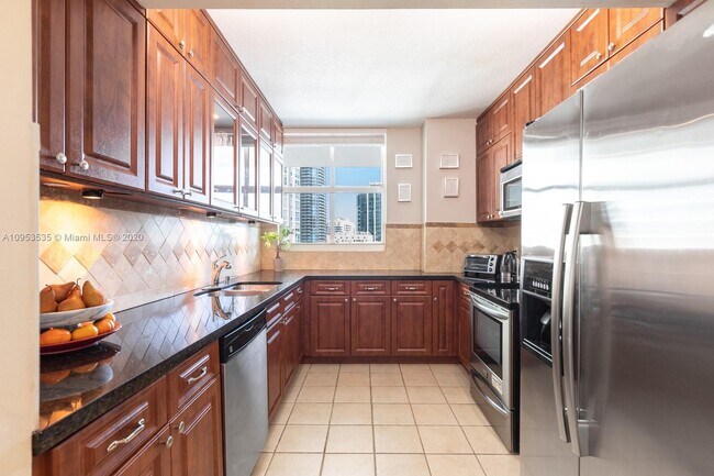 Building Photo - 1250 S Miami Ave