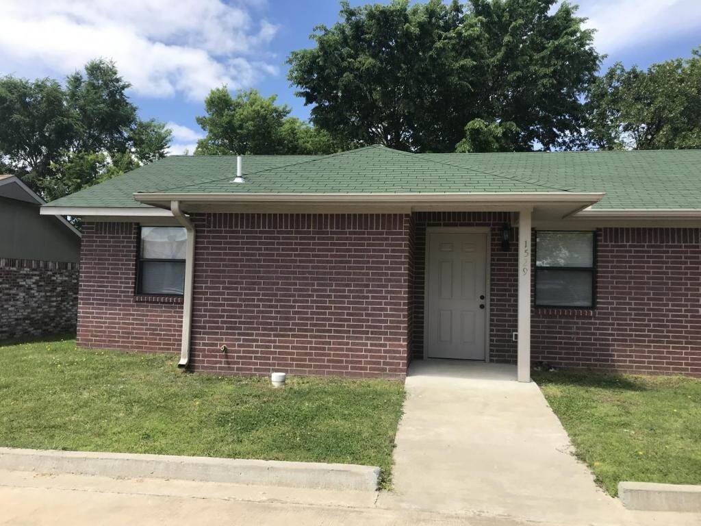 Primary Photo - 1527 North Kennedy Lane