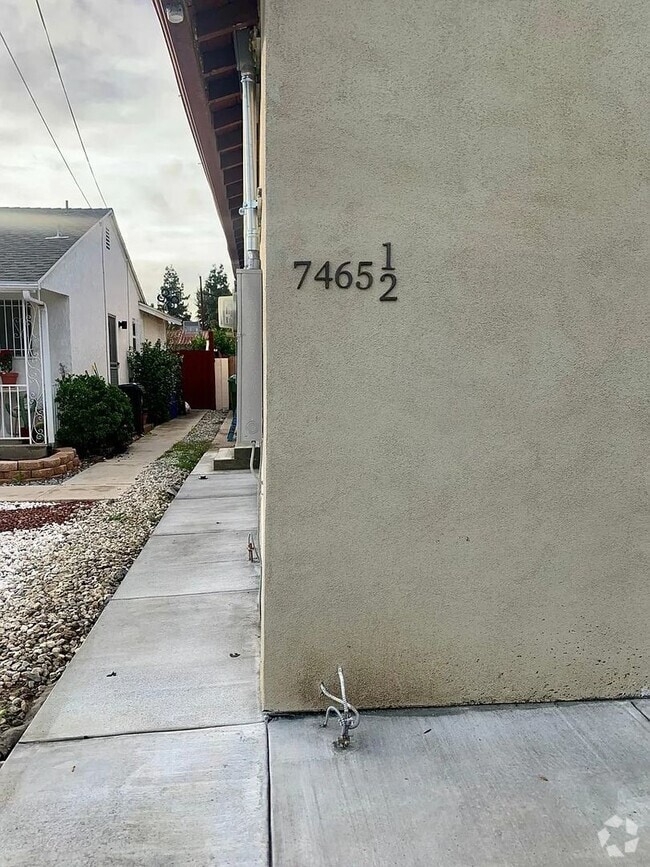 Building Photo - 7465 1/2 Garden Grove Ave