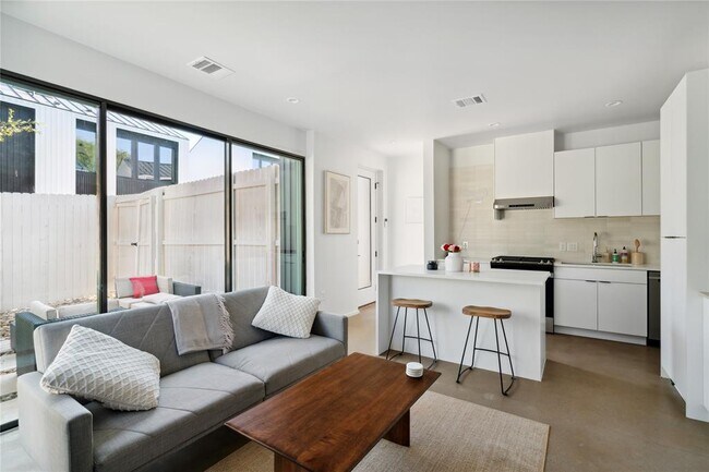 Foto del edificio - 7505 Wynne Ln