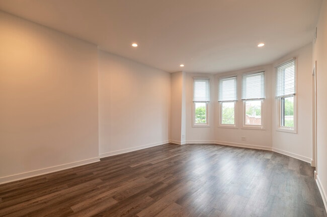 Building Photo - 905 S Miller St