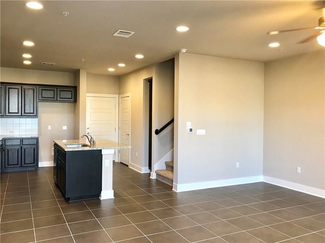 Foto del edificio - 6814 E Riverside Dr