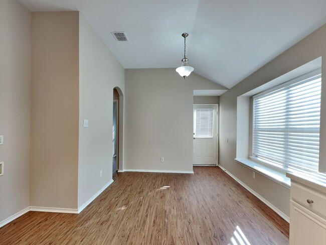 Foto del edificio - Darling Home in Keller ISD! READY FOR MOVE...