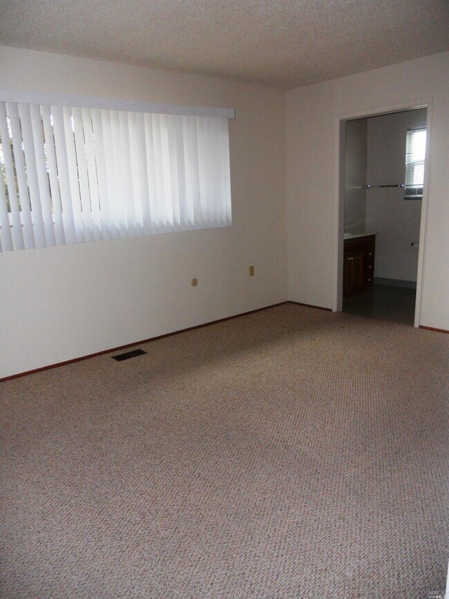 Building Photo - 127 Isle Royale Cir