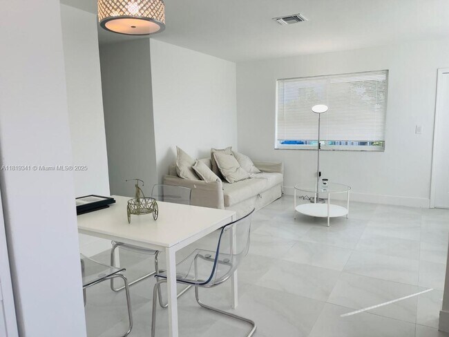 Foto del edificio - 1515 NE 110th St