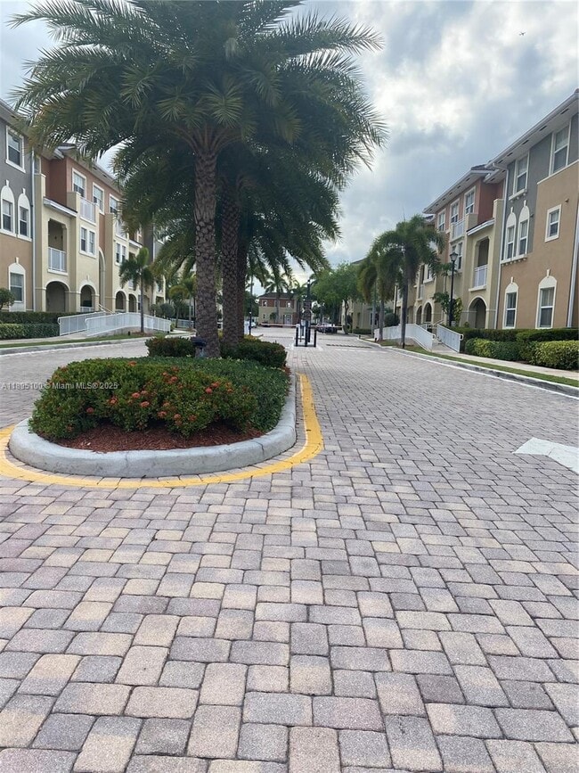 Building Photo - 8800 NW 107 Ct