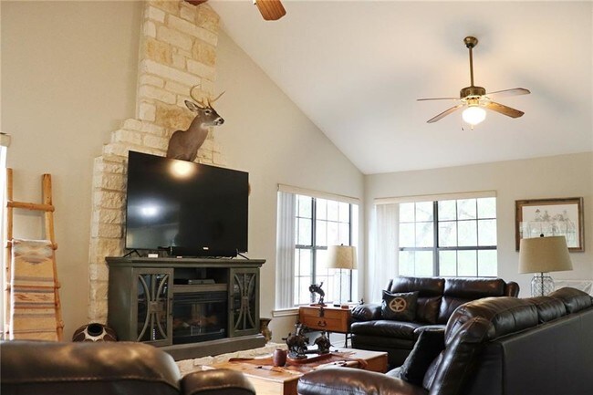 Foto del edificio - 921 Owl Hollow Rd