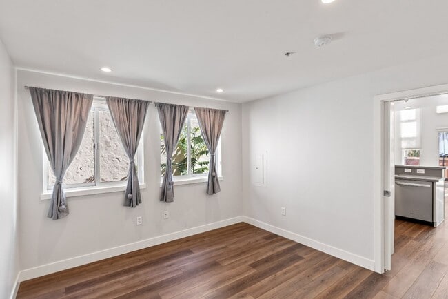 Building Photo - Well maintained two-story condo - Bright End Unit - Lease Terms Options Outlined in Description