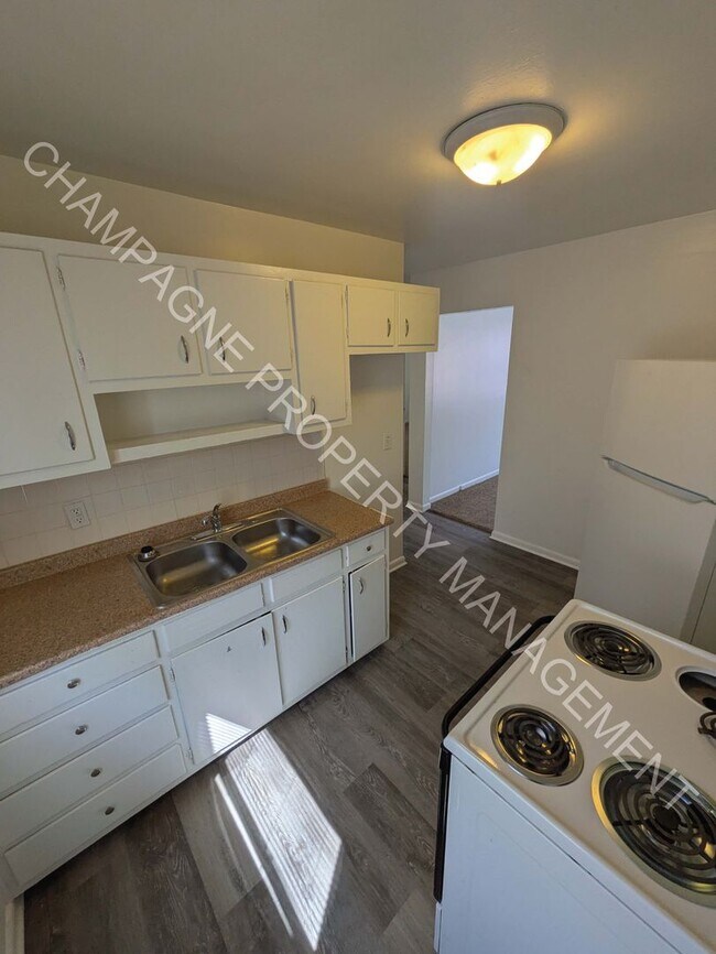 Foto del edificio - 701/703 Deweese St