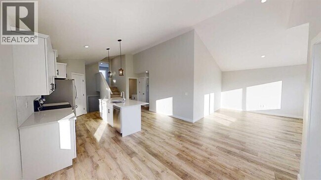 Building Photo - 9513-9114 114 Ave