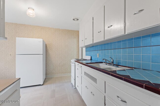 Foto del edificio - 115 Imperial Blvd