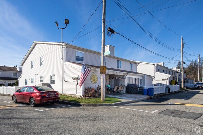 Building Photo - 34A Anita St