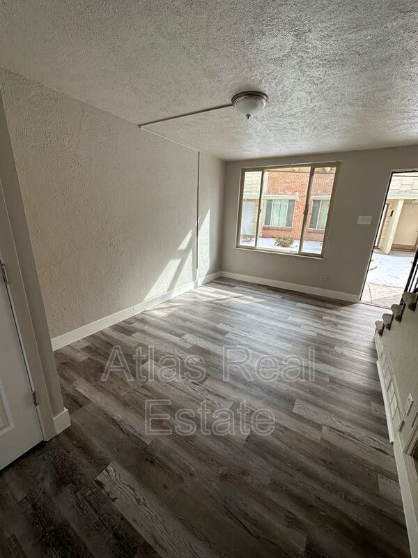 Primary Photo - 1125 Akron St