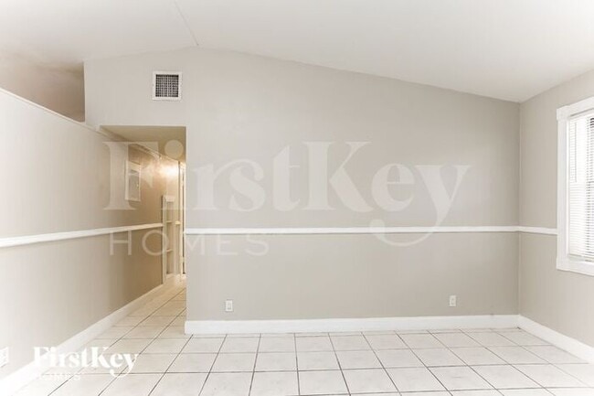 Building Photo - 1290 SW 28th Ave