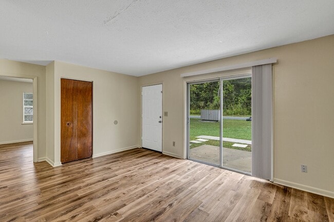 Foto del edificio - Charming 2-Bedroom Apartment for Rent – Great Location in Ocala! Deposit-Free Move-In Available!