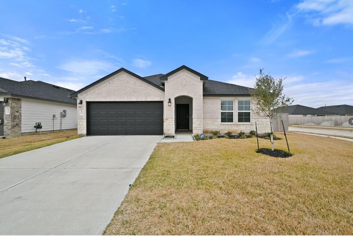 Foto principal - 1139 Hughes Crossing Dr