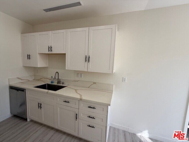 Foto del edificio - 1413 N Avon St