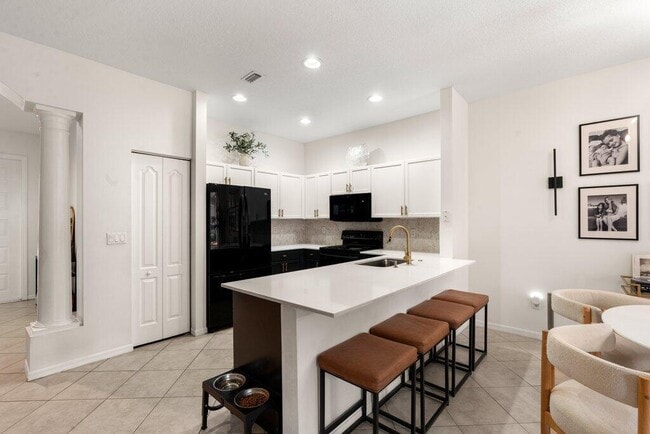 Building Photo - 453 Rainbow Springs Ter