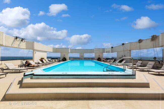 Foto del edificio - 990 N Lake Shore Dr