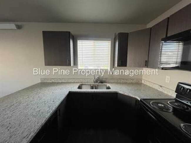 Building Photo - 3565 E Gample Ave