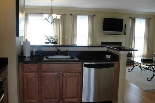 Foto del edificio - 1903 Briar Woods Ln