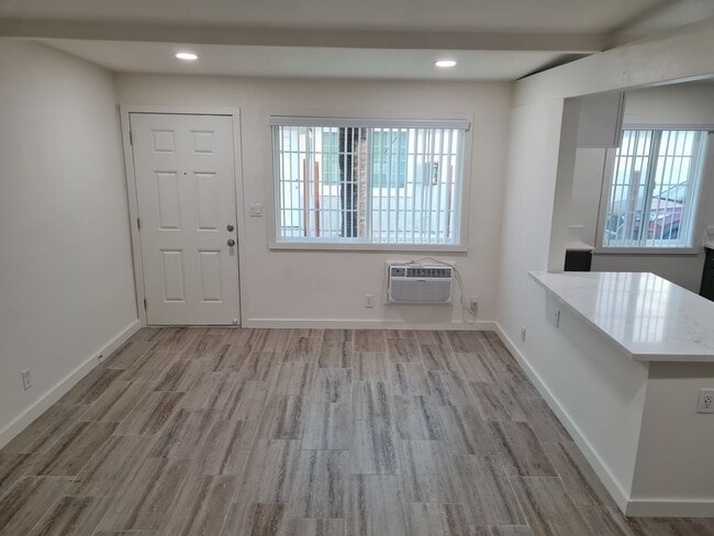 Building Photo - Remodeled 1 Bedroom Unit in Orange