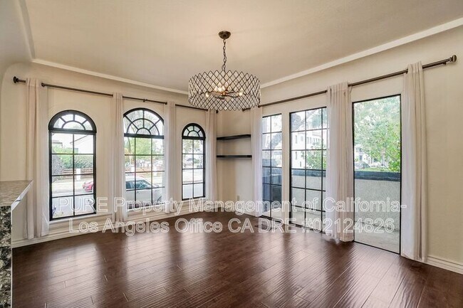 Foto del edificio - 5049 Pickford St