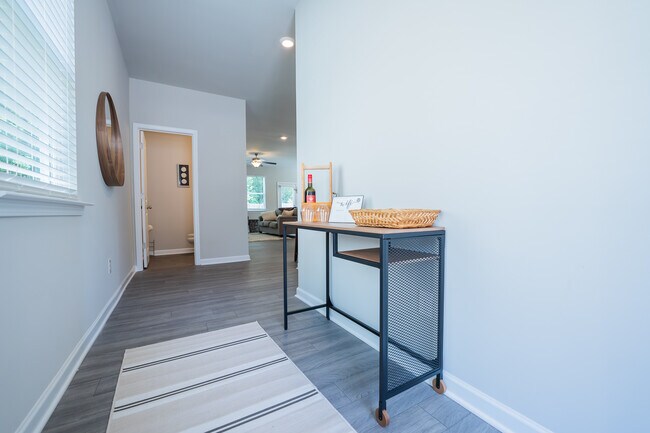 Building Photo - 454 Burgundy Ter SE