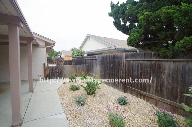 Building Photo - Upgraded Camarillo Single Story