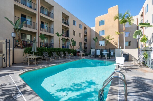 Foto del edificio - Burbank Senior Artists Colony