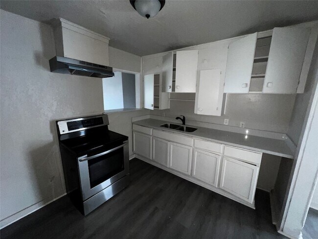 Foto del edificio - 5401 Doolittle Blvd