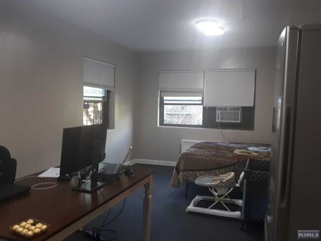 Foto del edificio - 3031 Edwin Ave