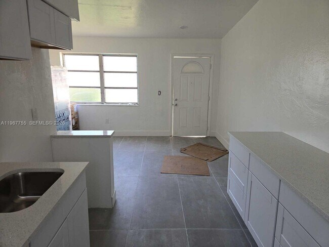 Foto del edificio - 3001 SW 23rd Terrace