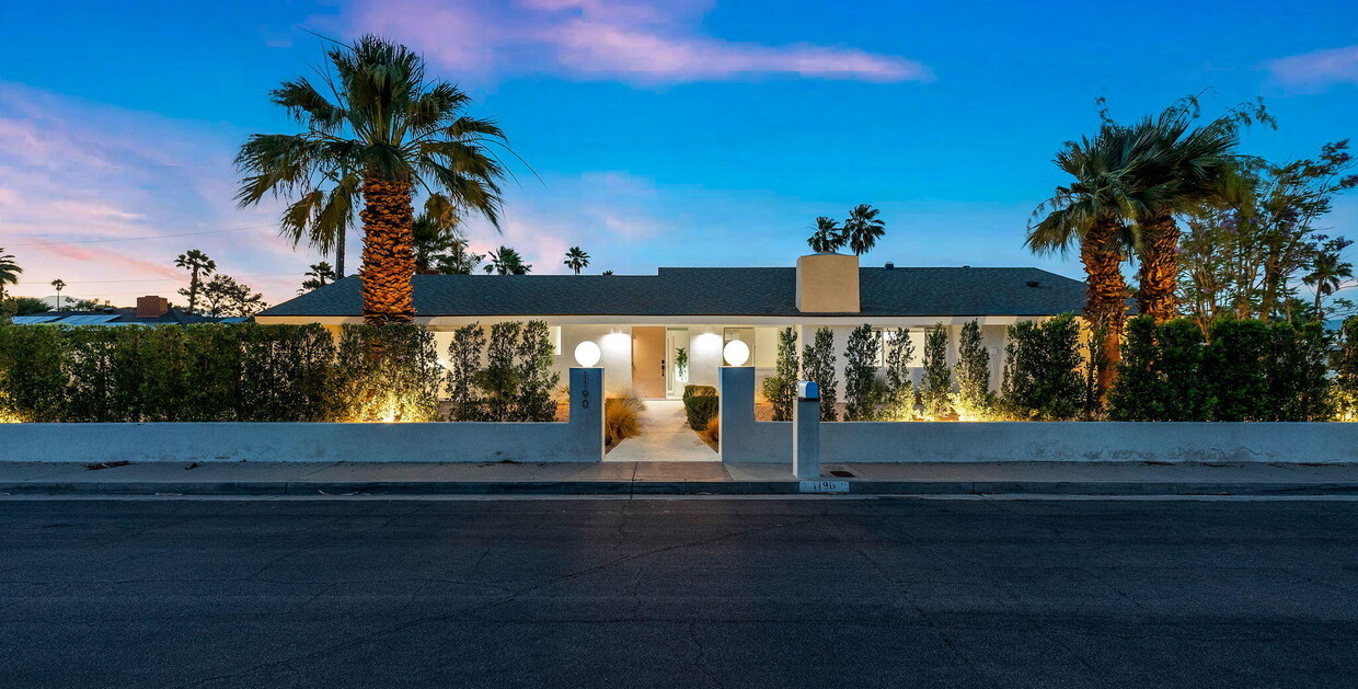 Primary Photo - 1190 E Buena Vista Dr