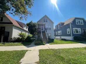 Building Photo - 4815 W Ainslie St