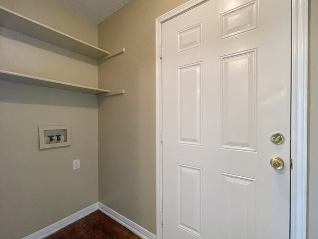 Building Photo - 115 Spring Berry Ln