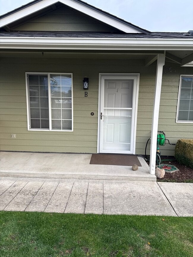 Building Photo - 353 Norma St