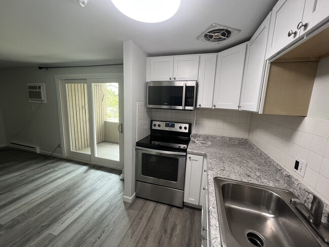 Kitchen - 3 Burgundy Hill Ln