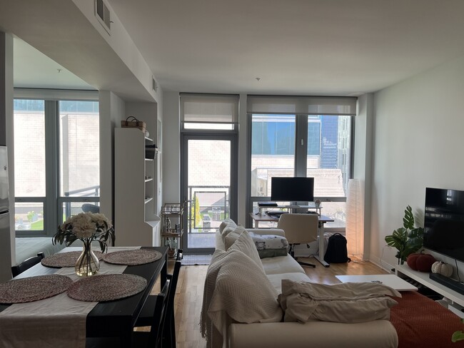 Foto del edificio - 565 W Quincy St