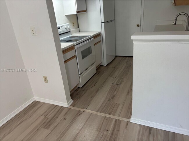 Foto del edificio - 2200 NW 33rd St