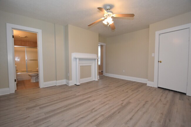 Building Photo - 140 Rothesay Ave