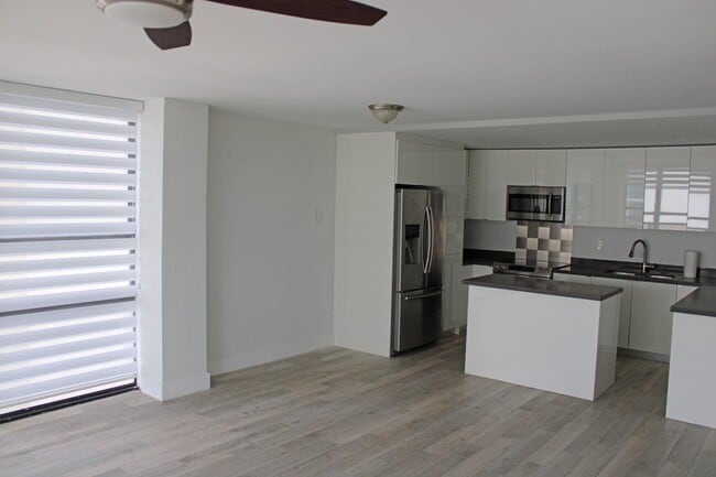 Foto del edificio - 600 NE 36th St