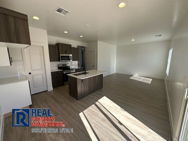 Foto del edificio - Townhome in South Desert