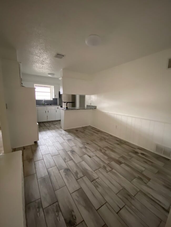 Building Photo - 7105 S McKinley Ave
