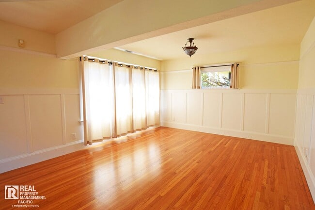 Building Photo - Cozy 3 Bedroom Near 4th Street - Ready to move in!