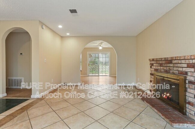 Building Photo - 3625 Dewitt Ct